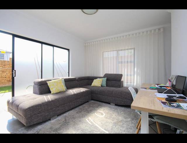 3 BEDROOM HOUSE FOR SALE IN THATCHFIELD